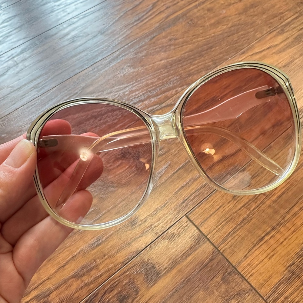 Vintage Foster Grant Sunglasses - Picture 2 of 13